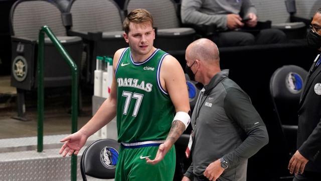 世界杯比赛直播平台-如何防守东契奇？三大悍将建议 警惕后撤步三分